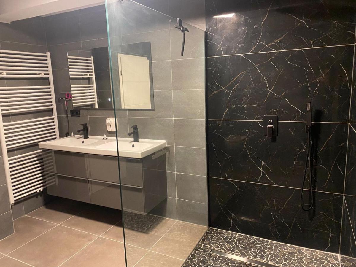 Cozy 120M² Apartment With 3 Bedrooms And 1 Home Cinema Useldange المظهر الخارجي الصورة
