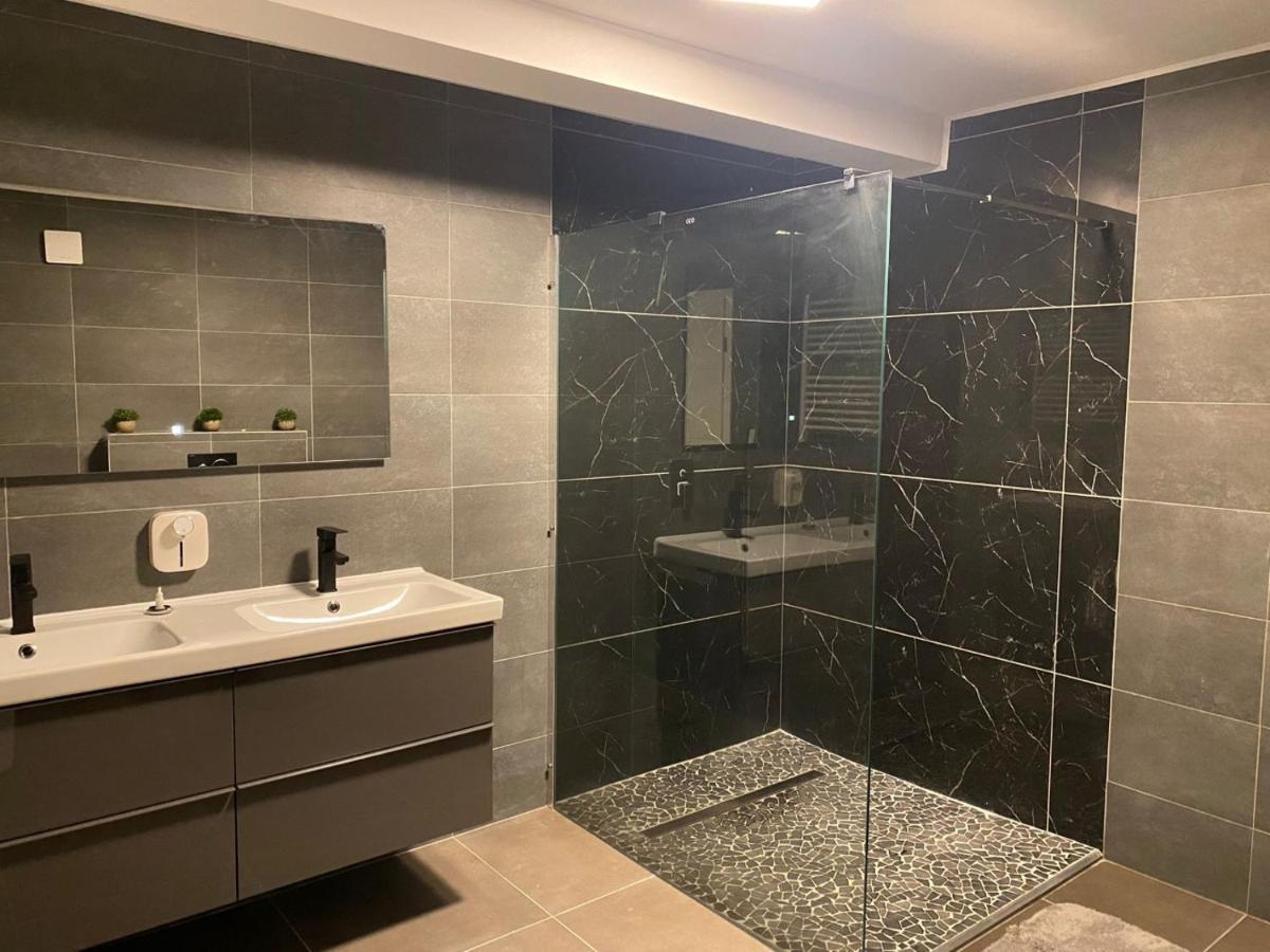 Cozy 120M² Apartment With 3 Bedrooms And 1 Home Cinema Useldange المظهر الخارجي الصورة